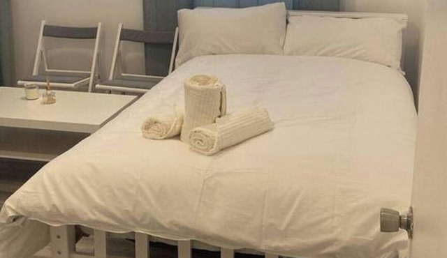 Studio- Sleeps 2-Pets Ok-Action Park and Stn Close