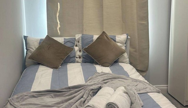 Studio-Sleeps 2-Pets Ok-Action Park & Stn Close