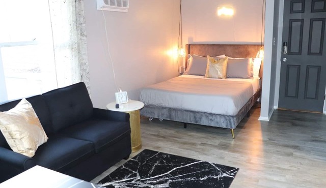 Studio - Sleeps 3 - 2 mins from Downtown Oswego