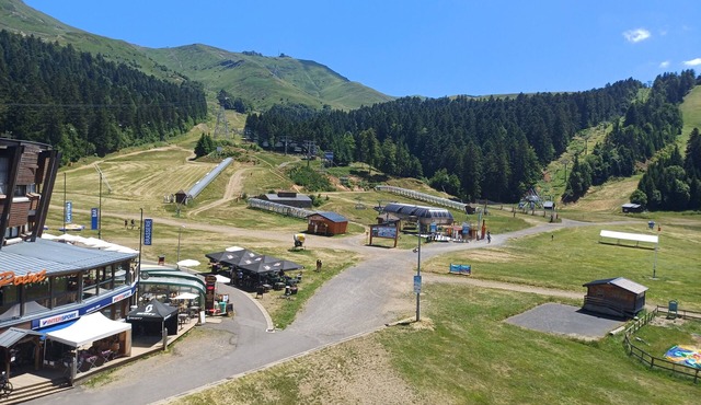 Studio sleeps 4 full heart of the resort of Lioran in the Cantal