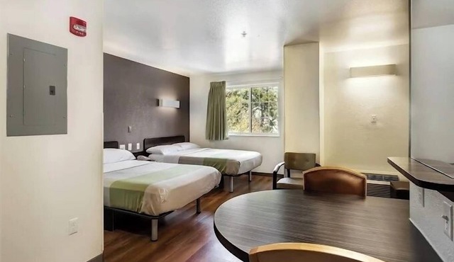 Studio Stay Near Rutgers + Parking