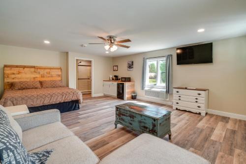 Studio Stay w/Deck in Missouri Wine Country