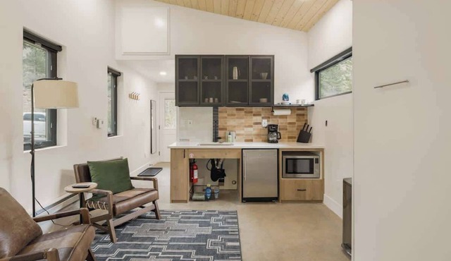 Studio Stay, Your Basecamp in Grant, Soak & Sweat