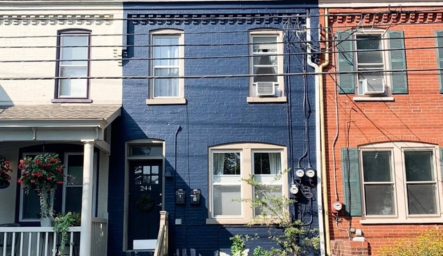 Studio Style - open space No private bedroom Downtown Lancaster