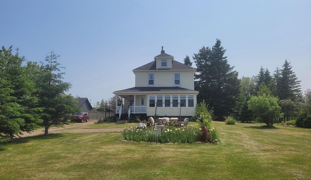 Studio Suite in the famous beach coast of NB. Only 2 Km from Parlee Beach!