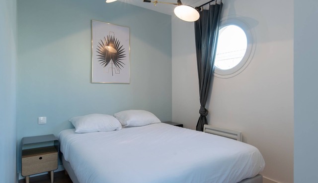 Studio-Superior-Wet room-Street View