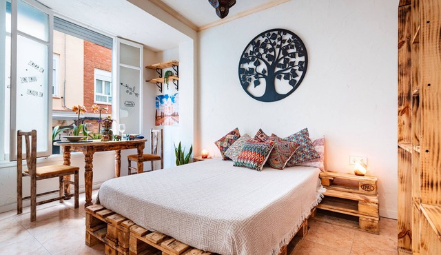 Studio 'Tajmahal Precioso Loft' with Balcony, Wi-Fi and Air Conditioning