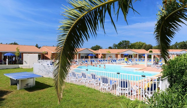 Studio + Terrasse Privée! Accès Piscines + Parking