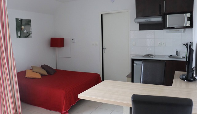 Studio Terrasse Dans Résidence Avec Piscine B35