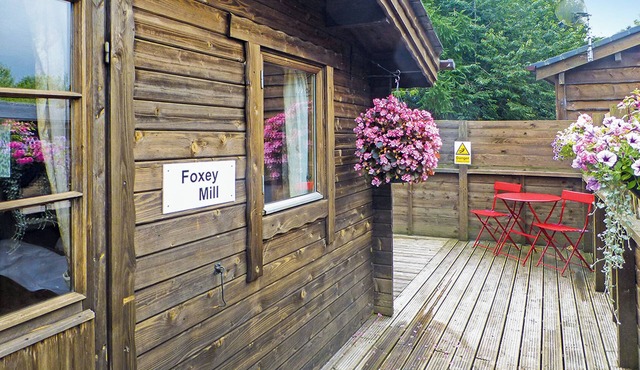 Studio timber lodge with one double.