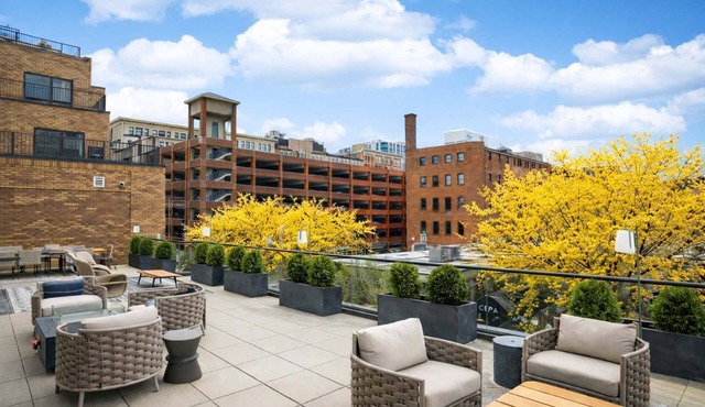 Studio to Downtown w Rooftop
