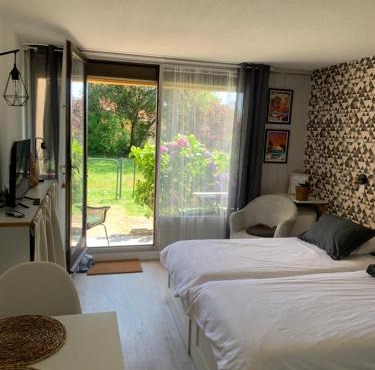 Studio touristes curistes , jardin terrasse