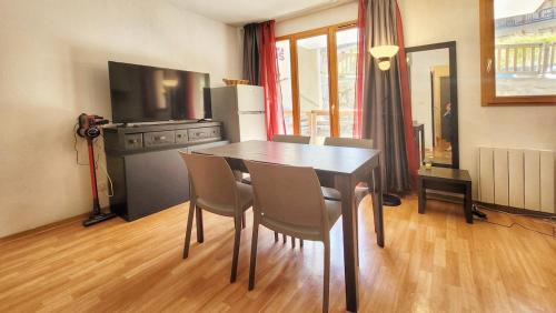 Studio tout équipé, piscine chauffée, départ skis aux pieds