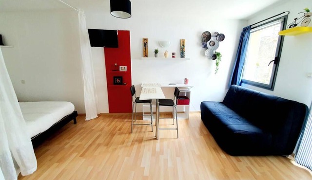 STUDIO TOUT CONFORT-A DEUX PAS DU PORT