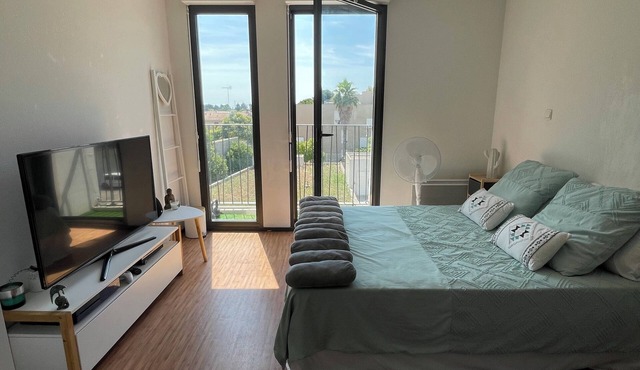 Studio Tout Confort, Accès aux Plages en 15 Minutes par Bus/tram Juste en Bas!