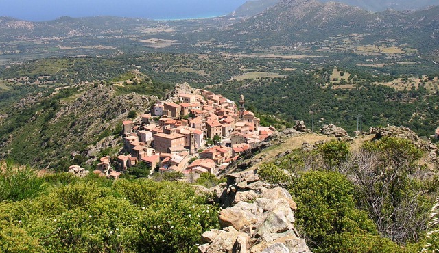 Studio: typical village between sea & mountains. ground floor. magnificent view