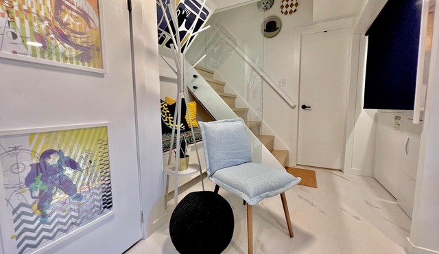 Studio Unit: Inexpensive with full kitchen, separate bathroom and washer/dryer