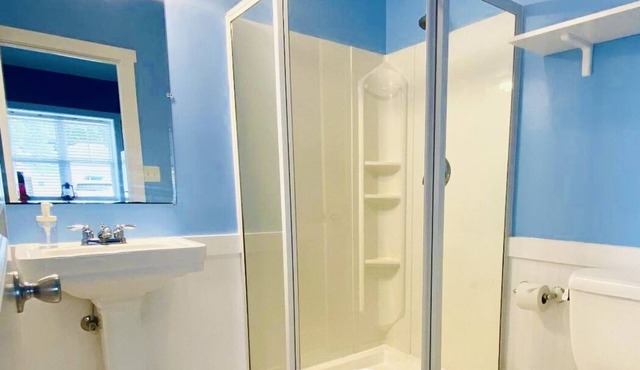 Studio unit with kitchenette