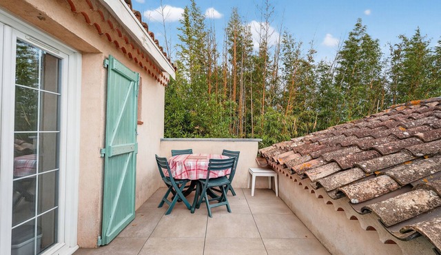 Studio 'Var Hyères Near Beach' with Shared Garden, Balcony and Air Conditioning