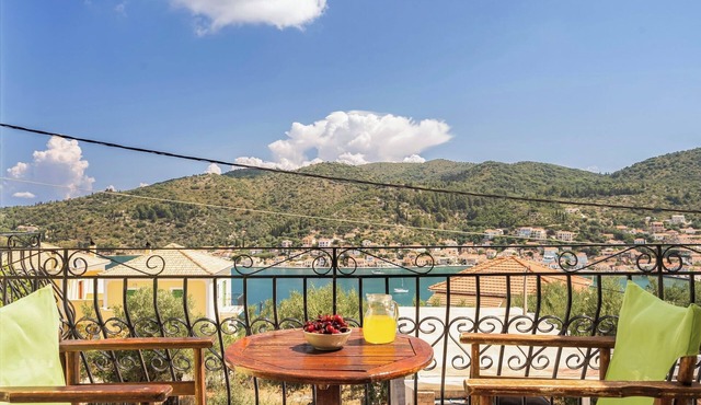 Studio 'Veronis 2' with Sea View, Shared Pool & Wi-Fi