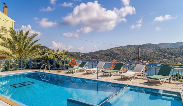 Studio 'Veronis 4' with Sea View, Shared Pool & Wi-Fi