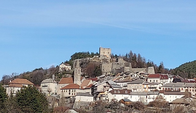 Studio village center Seyne 04140