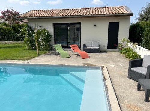Studio vue piscine au calme près des vignes