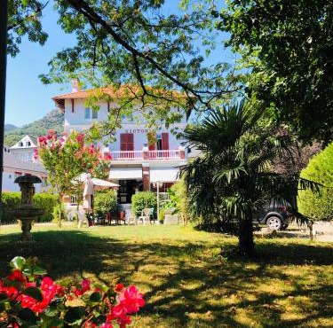 Studio Vue Val d'Azun dans Villa historique "Victoria"