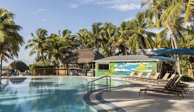 Studio w/2 Queen Beds, Kitchenette, Pool, Free Parking & Pet Friendly