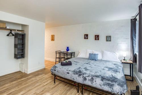 Studio w/King Bed near Dwtn