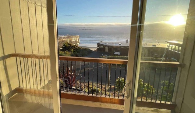 Studio w/King Bed, Ocean Views, Pet Friendly!