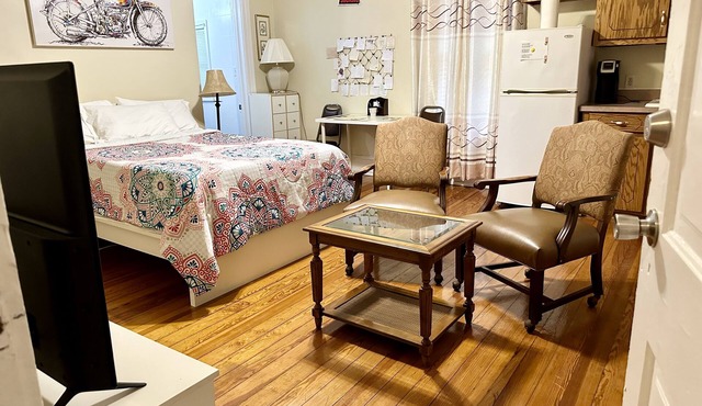 Studio w/kitchen, Private, Sanitized & Discounts Sleeps 2