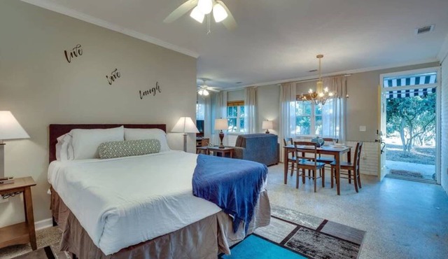 Studio w/ Pool & Gazebo-Swanky Savannah Style