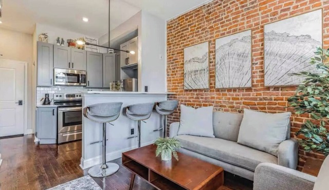 Studio w/Terrace | Street Parking | 10 min to DT