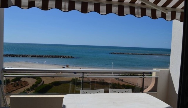 Studio waterfront, near beach, sea view, 4 persons