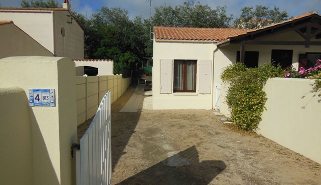 Studio with covered terrace 150m from Matha beach