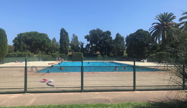 Studio with swimming pool close to the beach, secure residence, shops