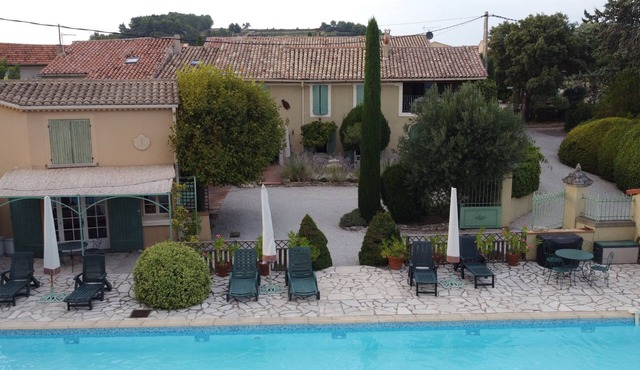 Studio with a pool, ideal for cyclists and athletes. Pets allowed