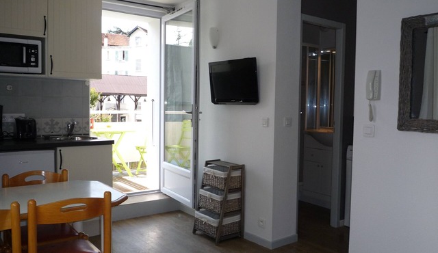 Studio with balcony in the center of Thonon, near the thermal baths, 2 people