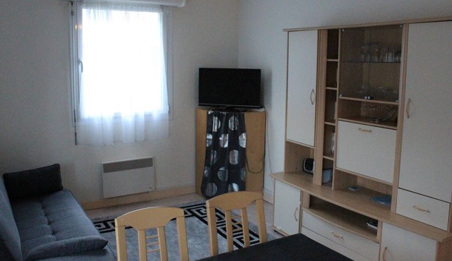 Studio with balcony and parking near the beach