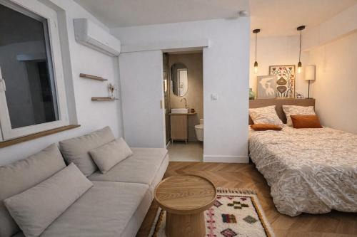 Studio with balcony in Vals-les-Bains