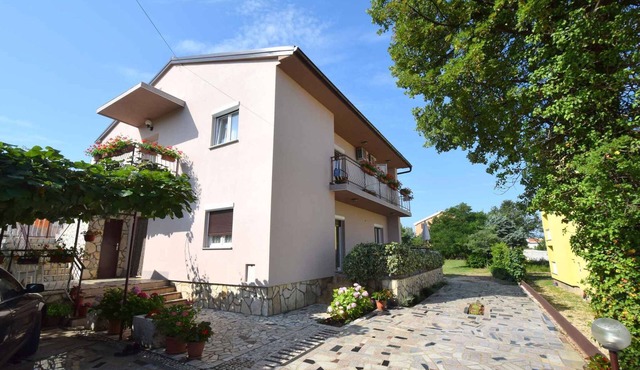 Studio with balcony and air conditioning