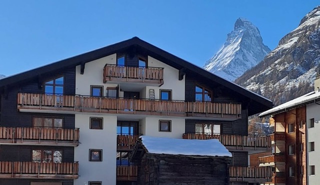 Studio with balcony, top location.