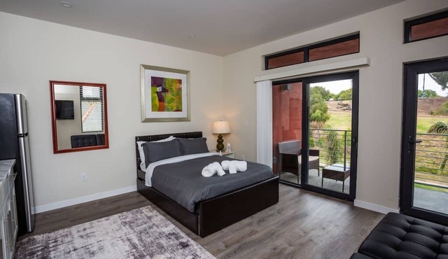 Studio with Beautiful View next to Downtown