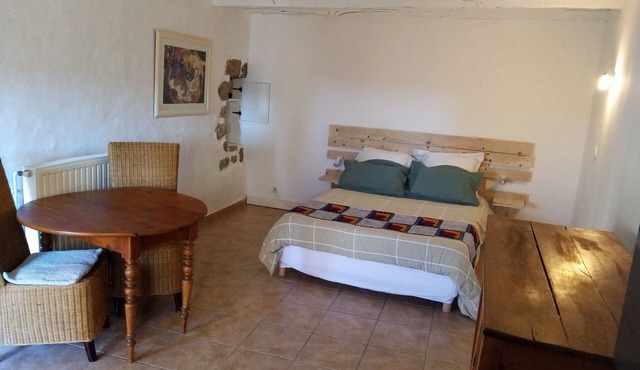 Studio with breathtaking views, nearby hiking and swimming trails