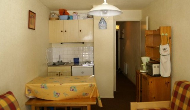 Studio with cabin near slopes, balcony, ski locker, free parking