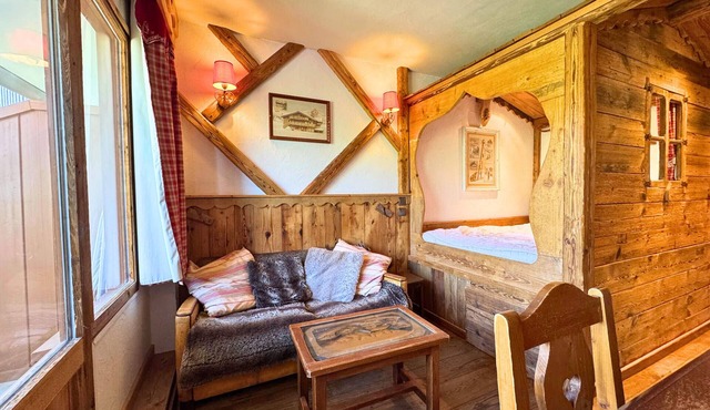 Studio with enclosed bed and mountain corner at the foot of the slopes
