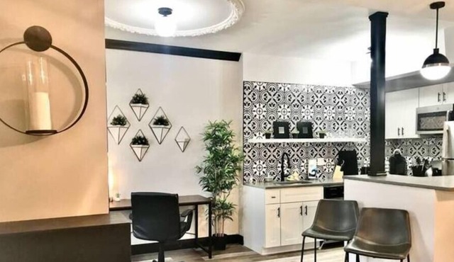 Studio with Free Parking + W&D | Mins to Forest Park