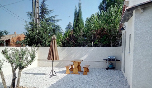 Studio with garden and private parking