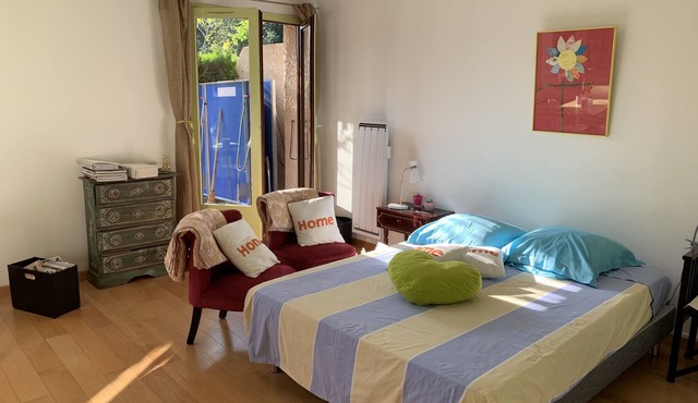 Studio with garden 5 minutes from the lake by bike 100 m from the bike path